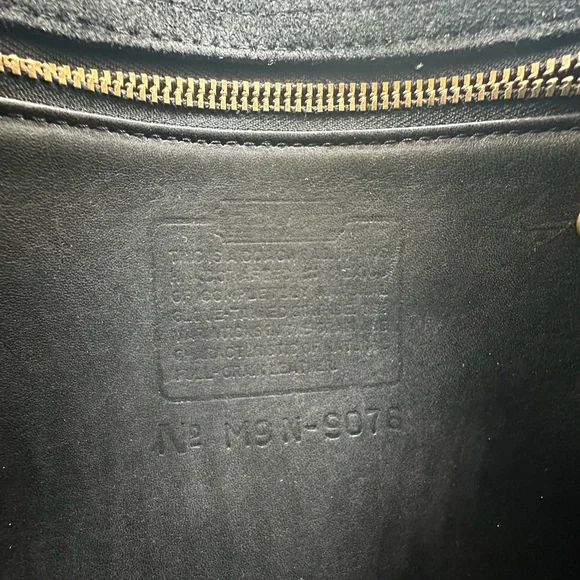 Coach • 9076 Companion Flap - Picture 14 of 14